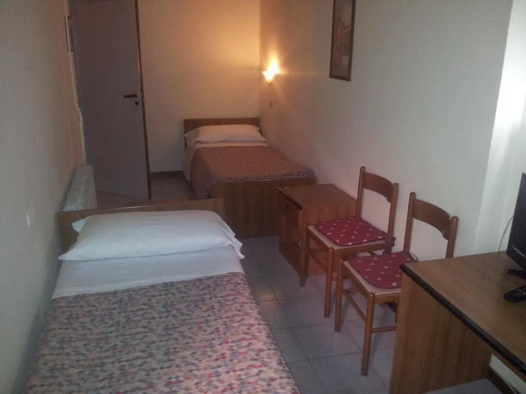 Albergo Leonardo Da Vinci Milano 0*,  Italia